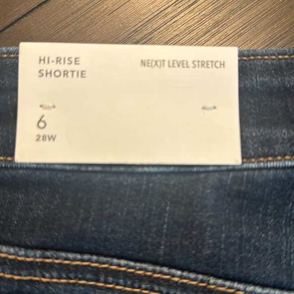 Brand New American Eagle Shorts: Size 6 - Picture 3 of 4